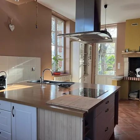 In Teille With Private Pool & Garden Villa
