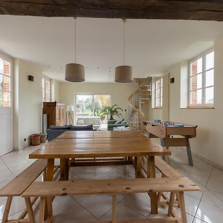 In Teille With Private Pool & Garden Villa