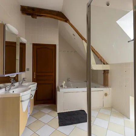 In Teille With Private Pool & Garden
